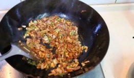 酱爆料怎么做才好吃视频,视频教你家常酱爆菜做法，美味可口一步到位